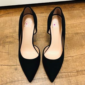D ❤️ black pumps